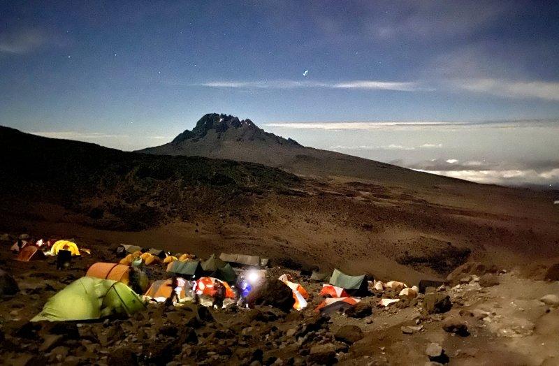 登上非洲之巅乞力马扎罗山，瑞士Odlo奥递乐保暖内衣实测