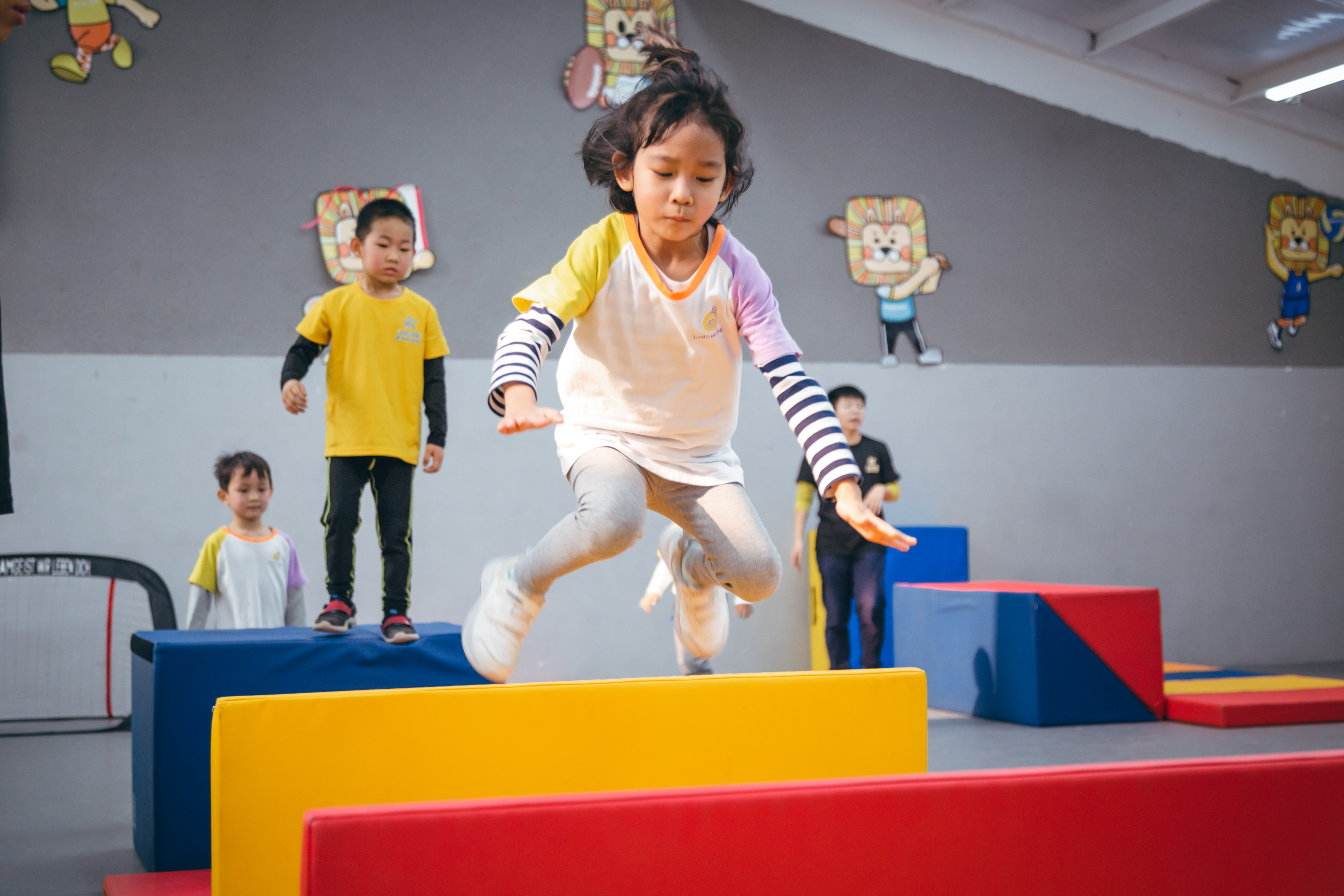 二周岁小朋友不听话怎么教育,宝宝不听话耍赖怎么教育