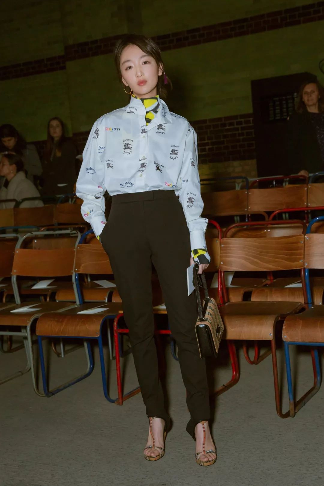 周冬雨变美女,周冬雨变好看了