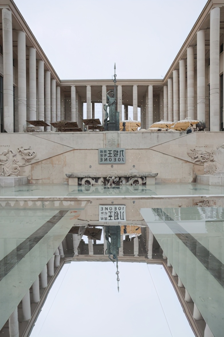 九牧王时装周走秀款图片,九牧王百年巴黎时装周首场裤秀