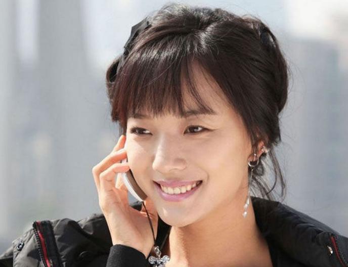 片酬500万，却欠30万成被执行人，王珞丹这几年到底经历了什么？