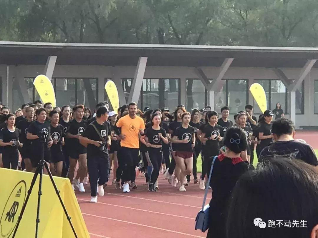 和贝克汉姆在球场上正面交锋,和贝克汉姆踢球是什么体验