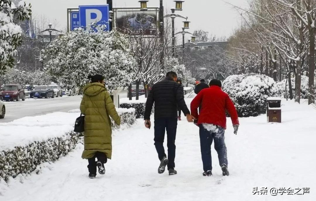老人雪天摔倒要不要检查,雪天摔伤老人怎么处理