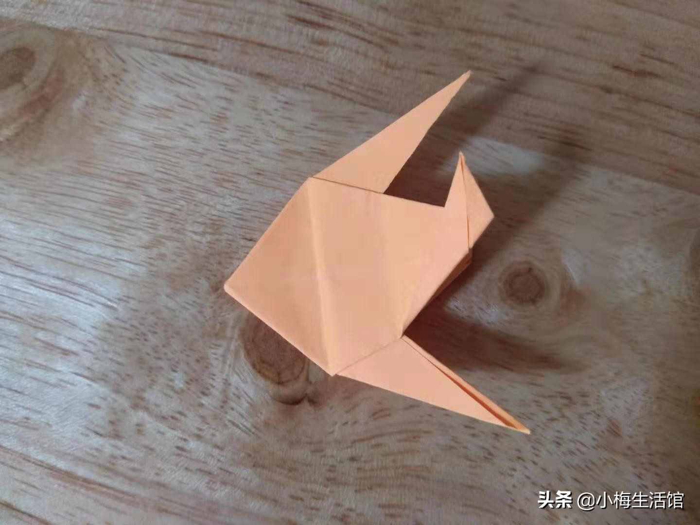 可爱的手工折纸小鱼,折法简单,适合小朋友学的折纸鱼