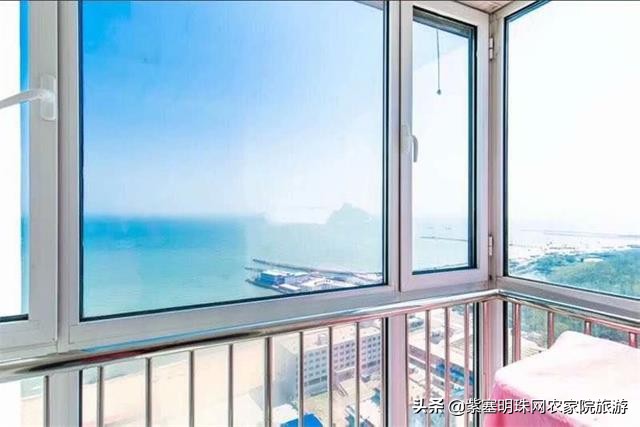 辽宁东戴河lijie海景公寓出门就是海，这里海滩大，水质清澈