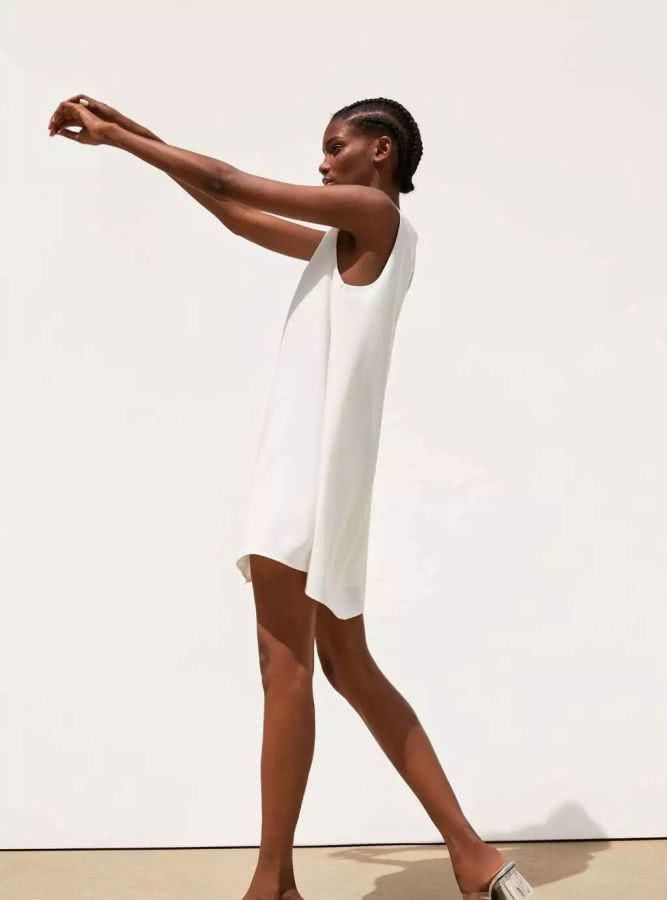 zara值得入手的连衣裙,zara新出的牛仔开叉连衣裙