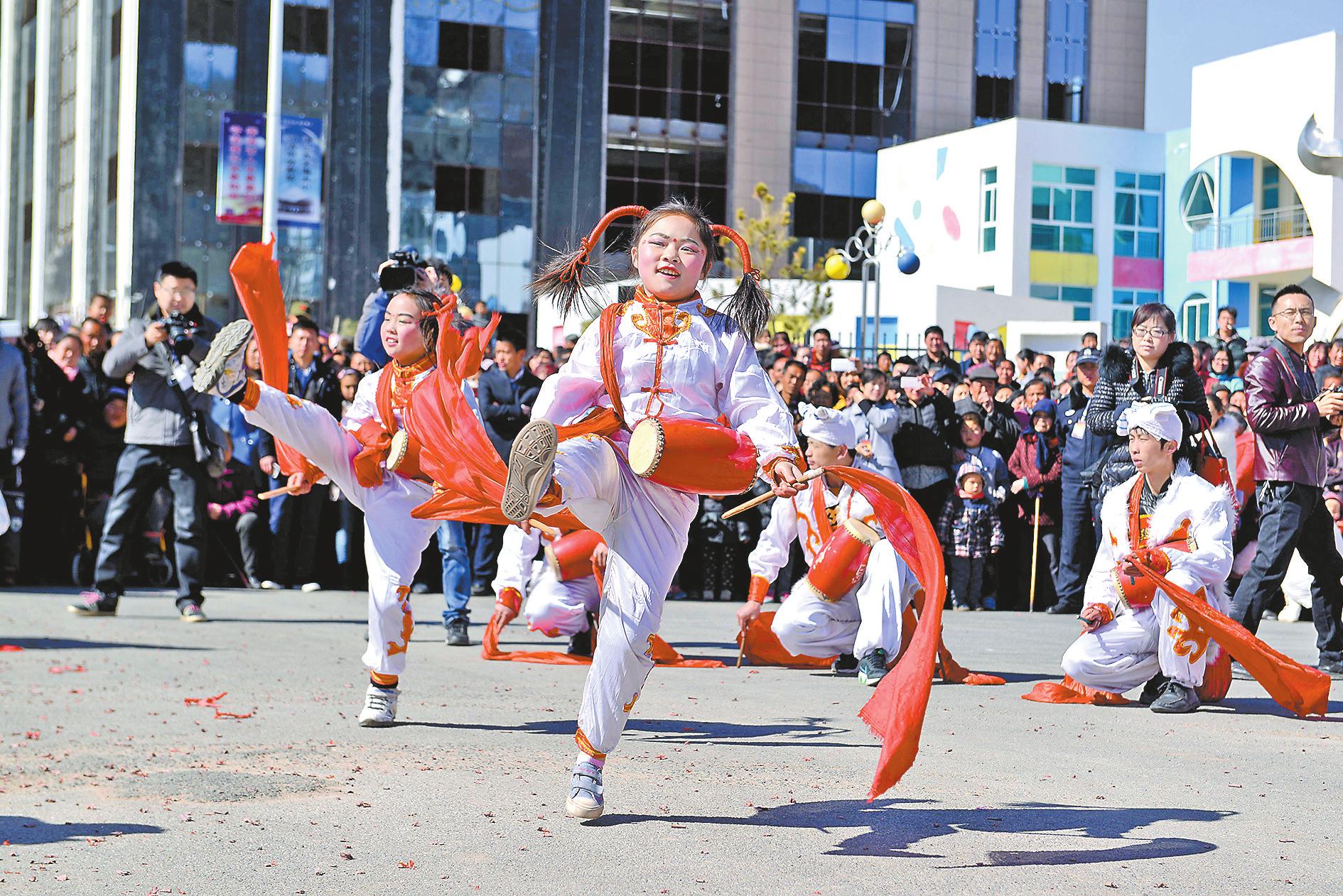 黄土高坡上的安塞腰鼓表演,黄土高坡上的腰鼓舞