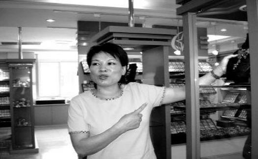 浙江女首富败光30亿,浙江女首富800亿帝国陨落