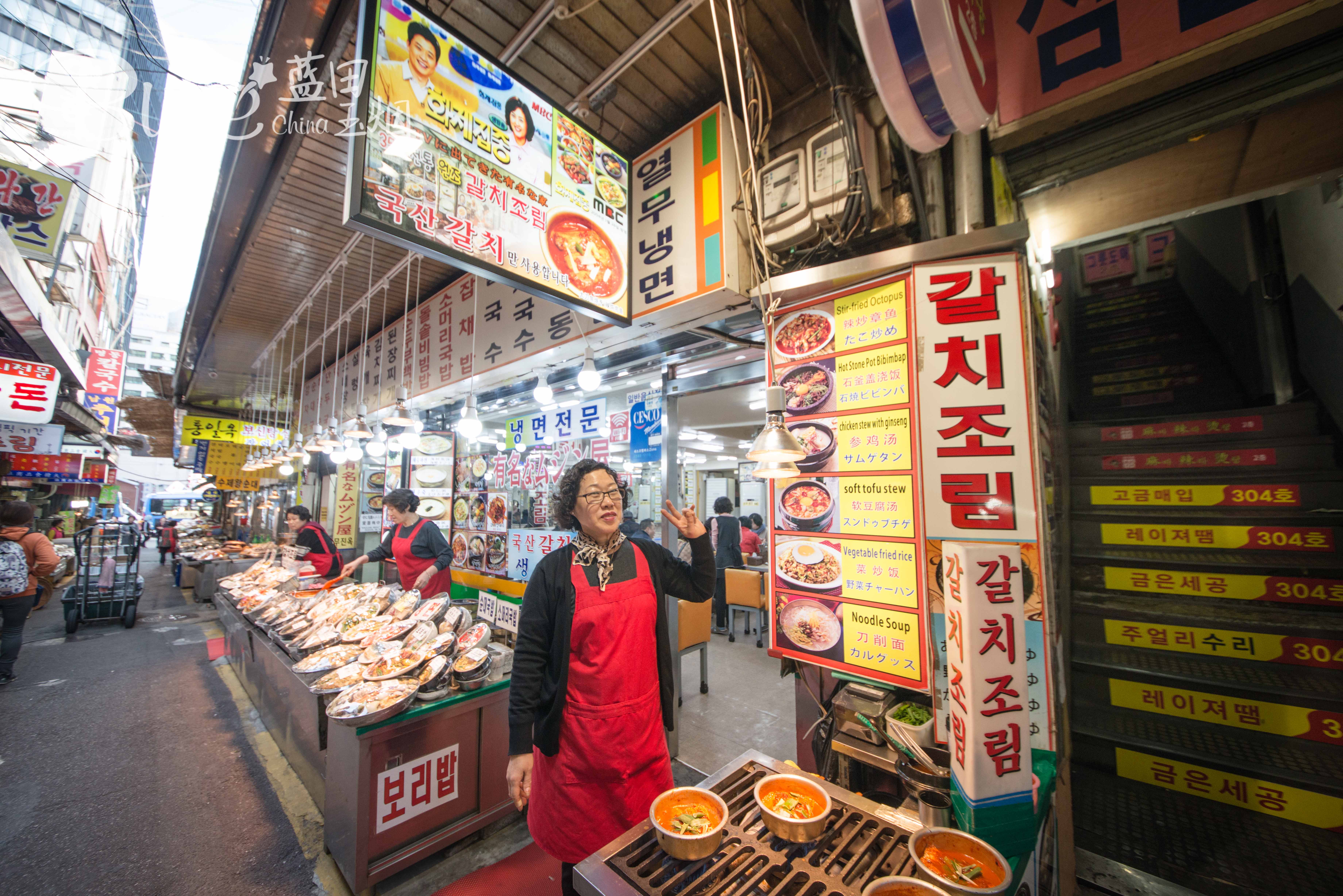 比北大门更适合买伴手礼的南大门市场,首尔便宜货的首选之地