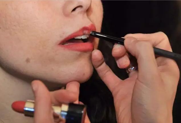 什么牌子的化妆品比马桶脏,专柜买的化妆品有质量问题能退吗