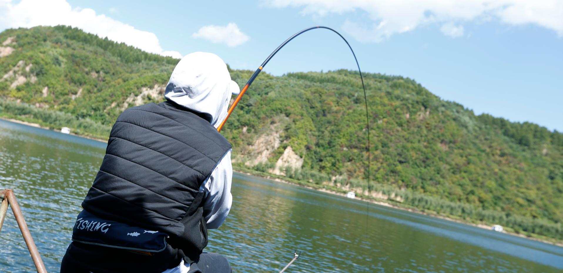 王超说,挑煤气罐的竿子我们也能做!