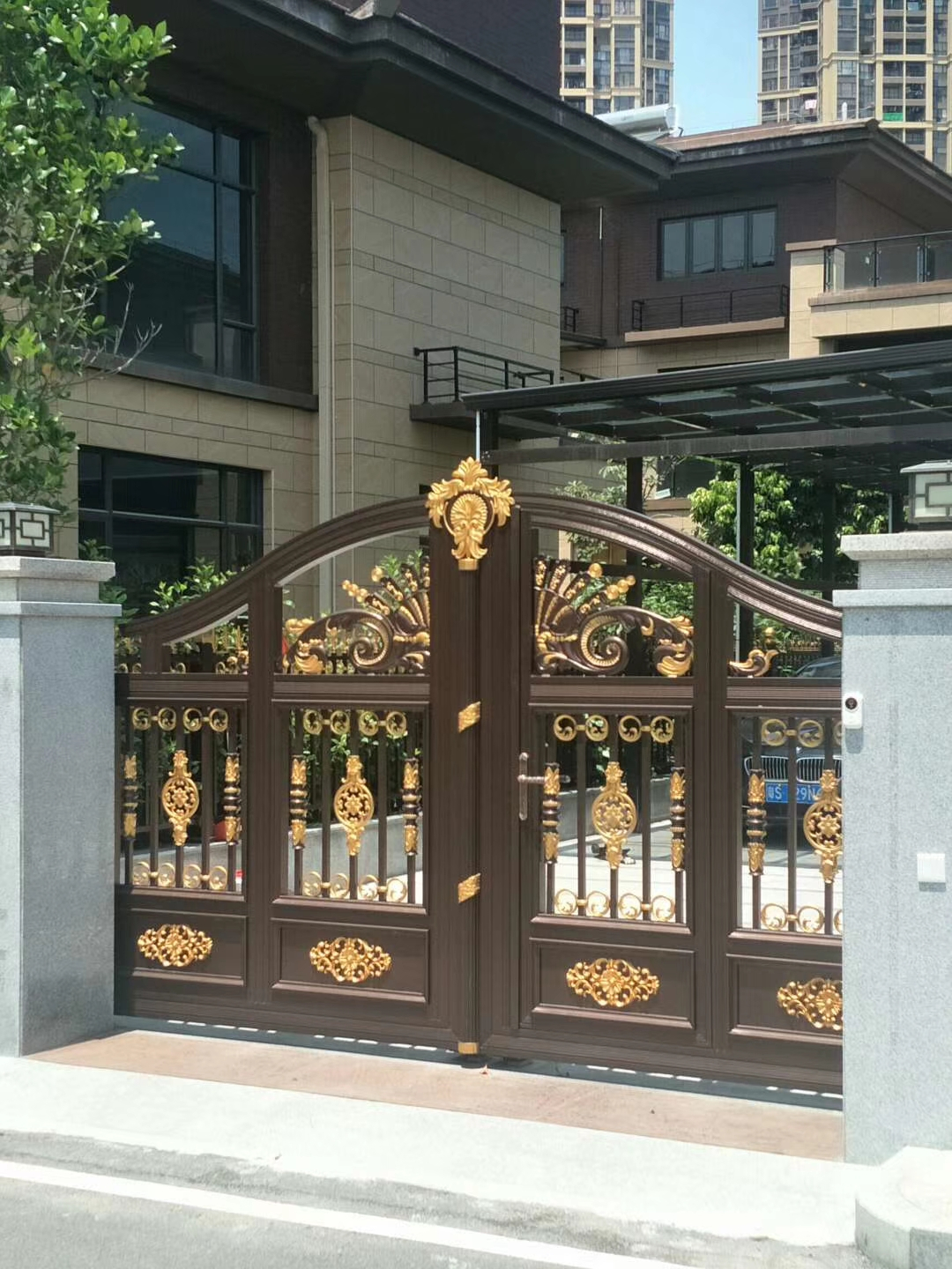 双开铝艺大门安装,双开铝艺大门