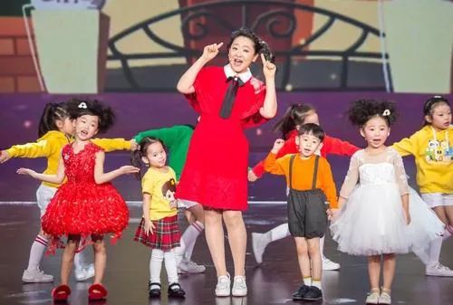 月亮姐姐王昊是讲哪个故事成名的,月亮姐姐王昊和方琼对比照片