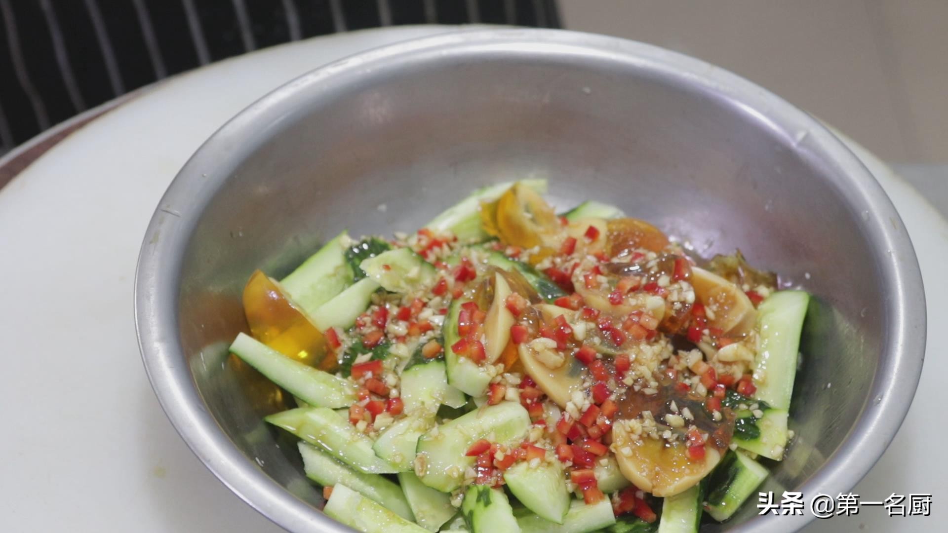 凉拌菜好吃有技巧，掌握调料的比例和方法，在家就能做出饭店味道