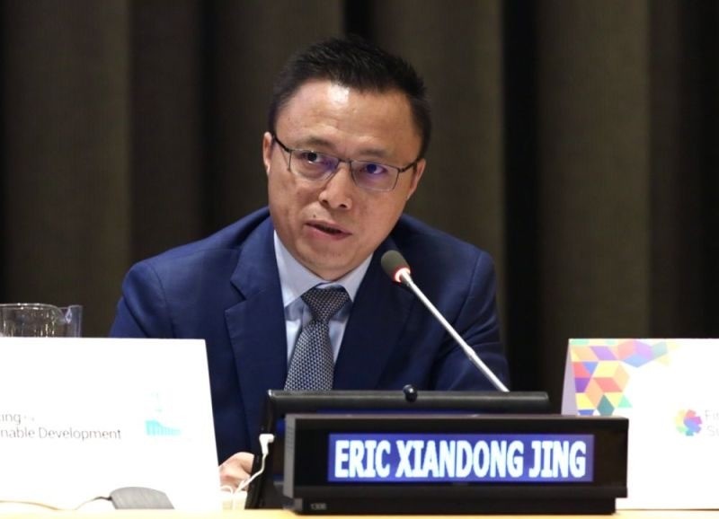 他生于安徽，辅佐马云打造2千亿公司，还给美国大学捐款500万