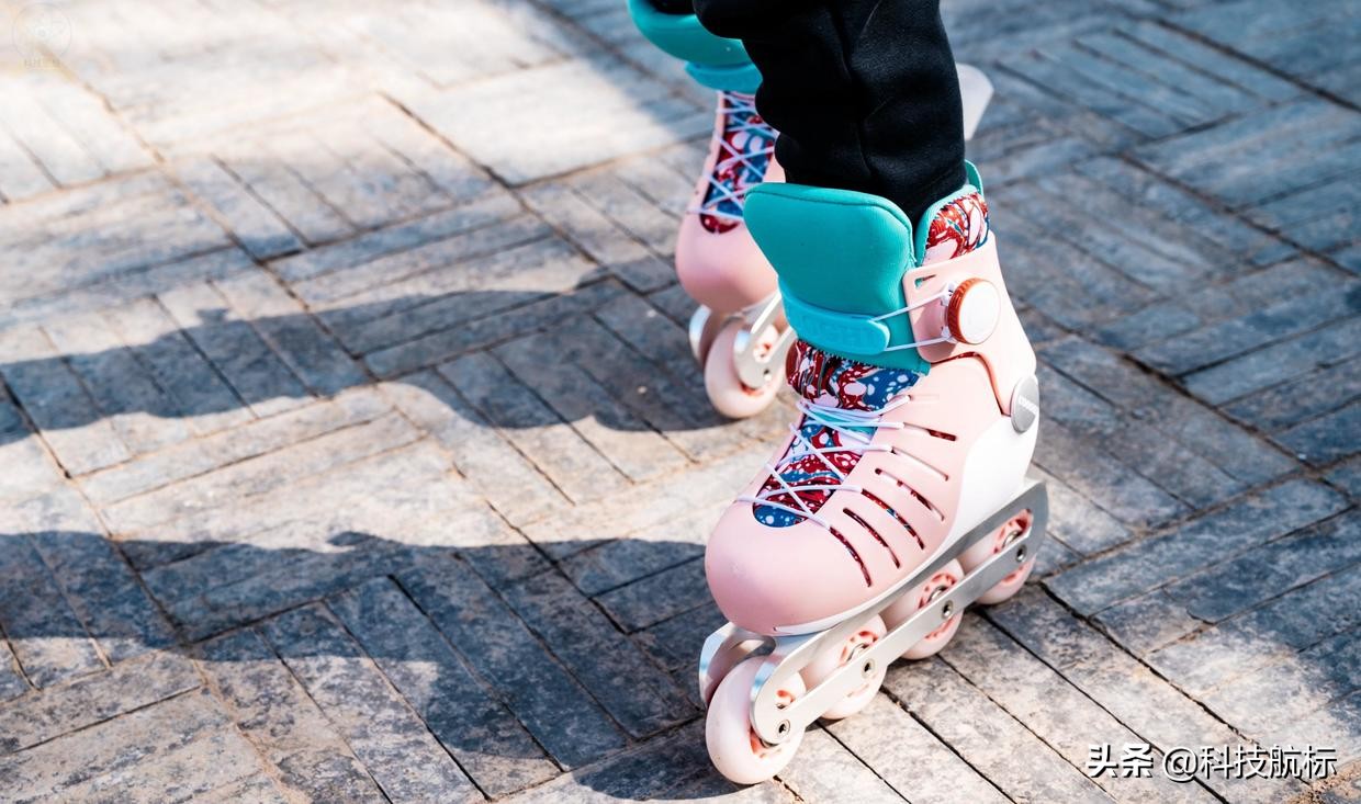 轮滑初学儿童版轮滑鞋,比较适合儿童用的轮滑鞋