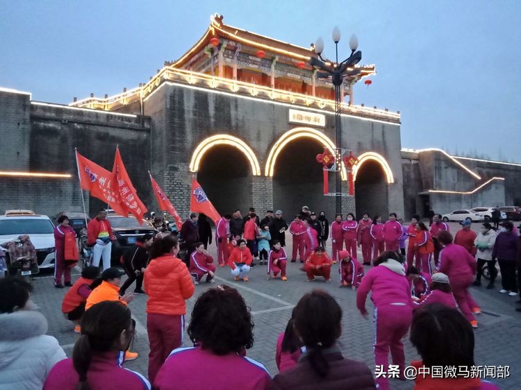 海州体育馆一路同行健步队,连云港微马海州健步队