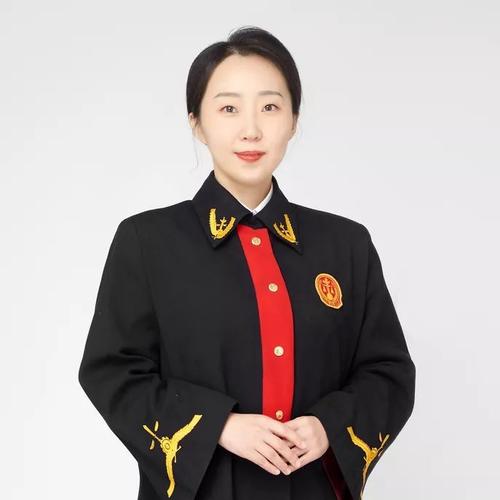 穿蓝色制服的公务员,穿制服上班有哪些职业