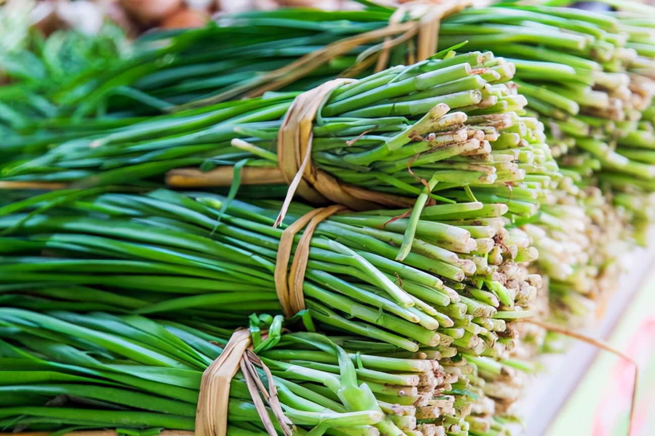 终于知道买的韭菜为啥那么干净,粗韭菜和细韭菜有什么区别哪个好