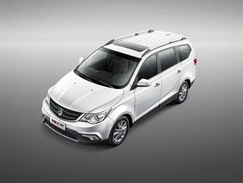 宝骏730七座车空间表现,宝骏730七座15年款手动挡带天窗