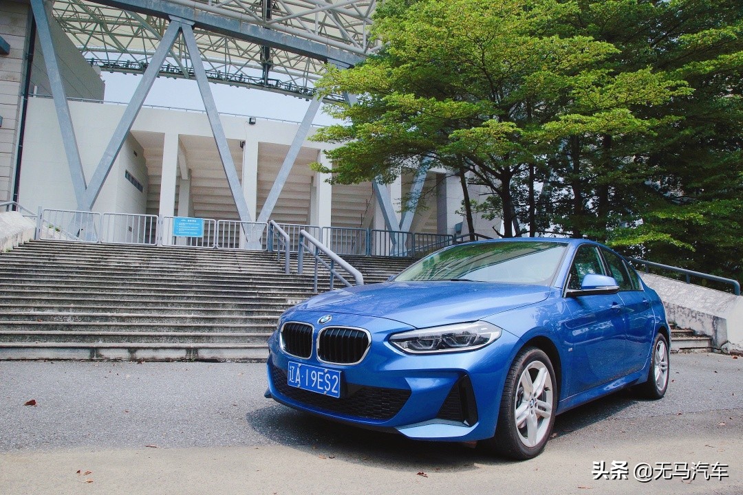 2013款宝马118i试驾视频,蓝天白云梦宝马x1