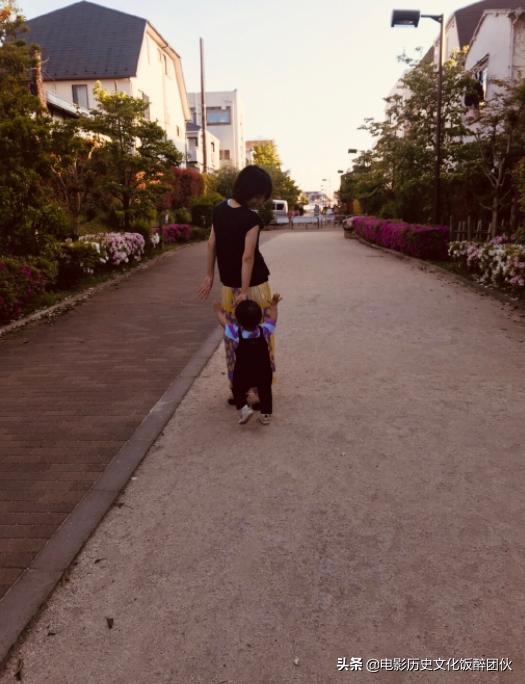 日本电影那个女孩,紫日里的日本姑娘是谁