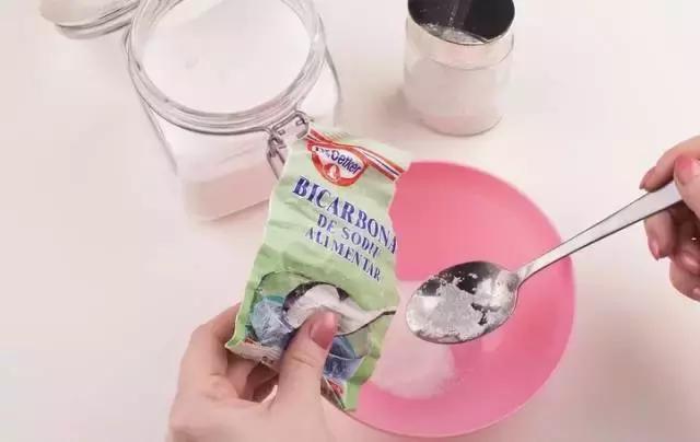 过期的药片丢花盆里花长疯了,家里过期的小药片还可以养植物