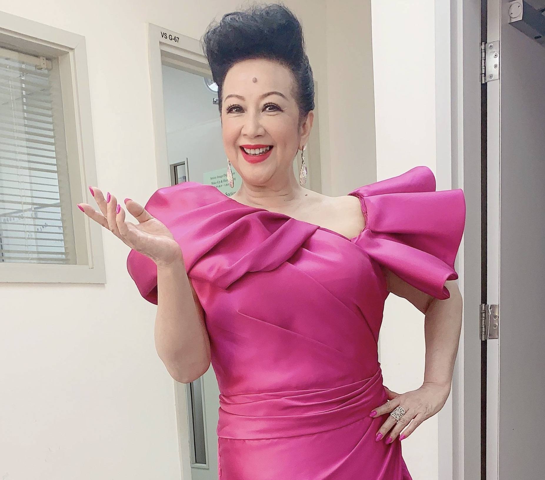 薛家燕戴眼镜,薛家燕身体状况