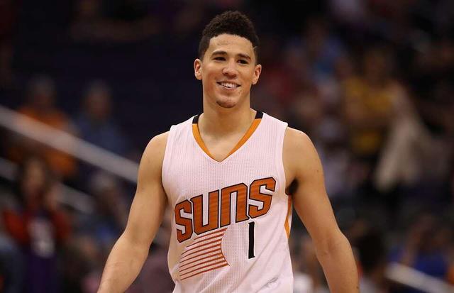 布克52分绝平三分救不活,德文布克单场70分真相