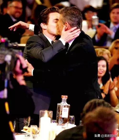 第一次被男生搂肩,第一次被男生拉手搂腰什么感觉