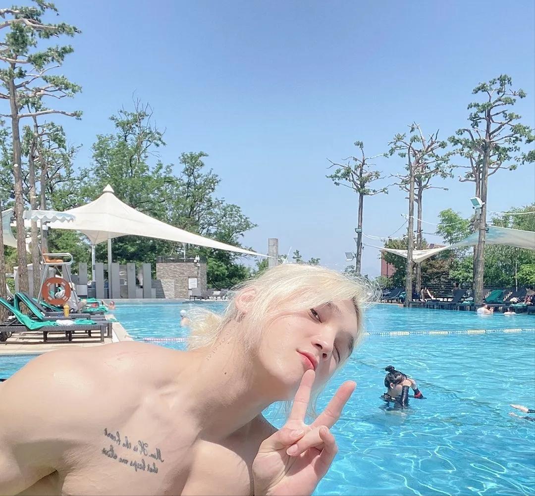 韩国白发肌肉小哥,韩国肌肉小哥染发