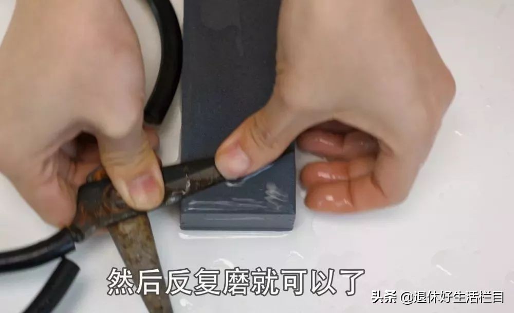 剪刀钝了怎么办简单又方便,剪刀变钝了怎么让它恢复
