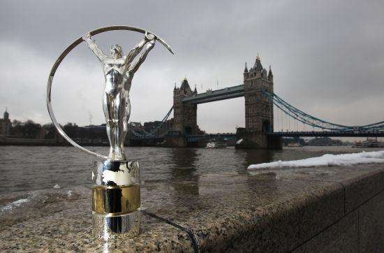 2016金球奖c罗梅西内马尔同台,2006金球奖梅西和c罗领奖