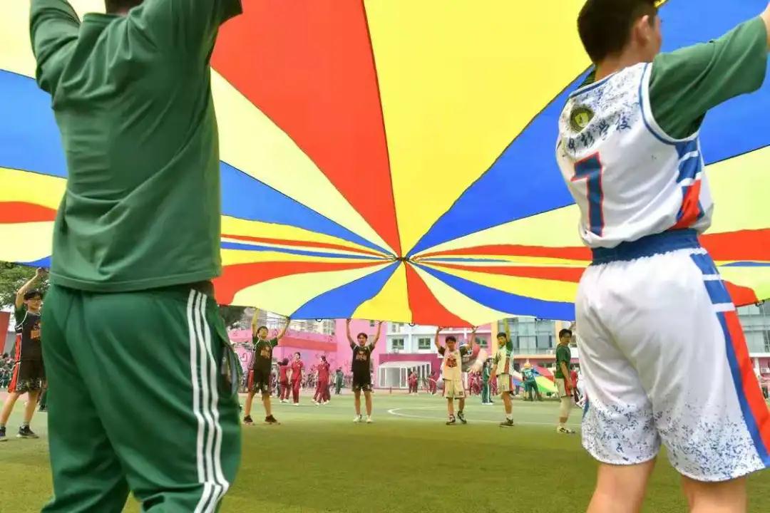 一百多人体育节开场,体育1000人活动