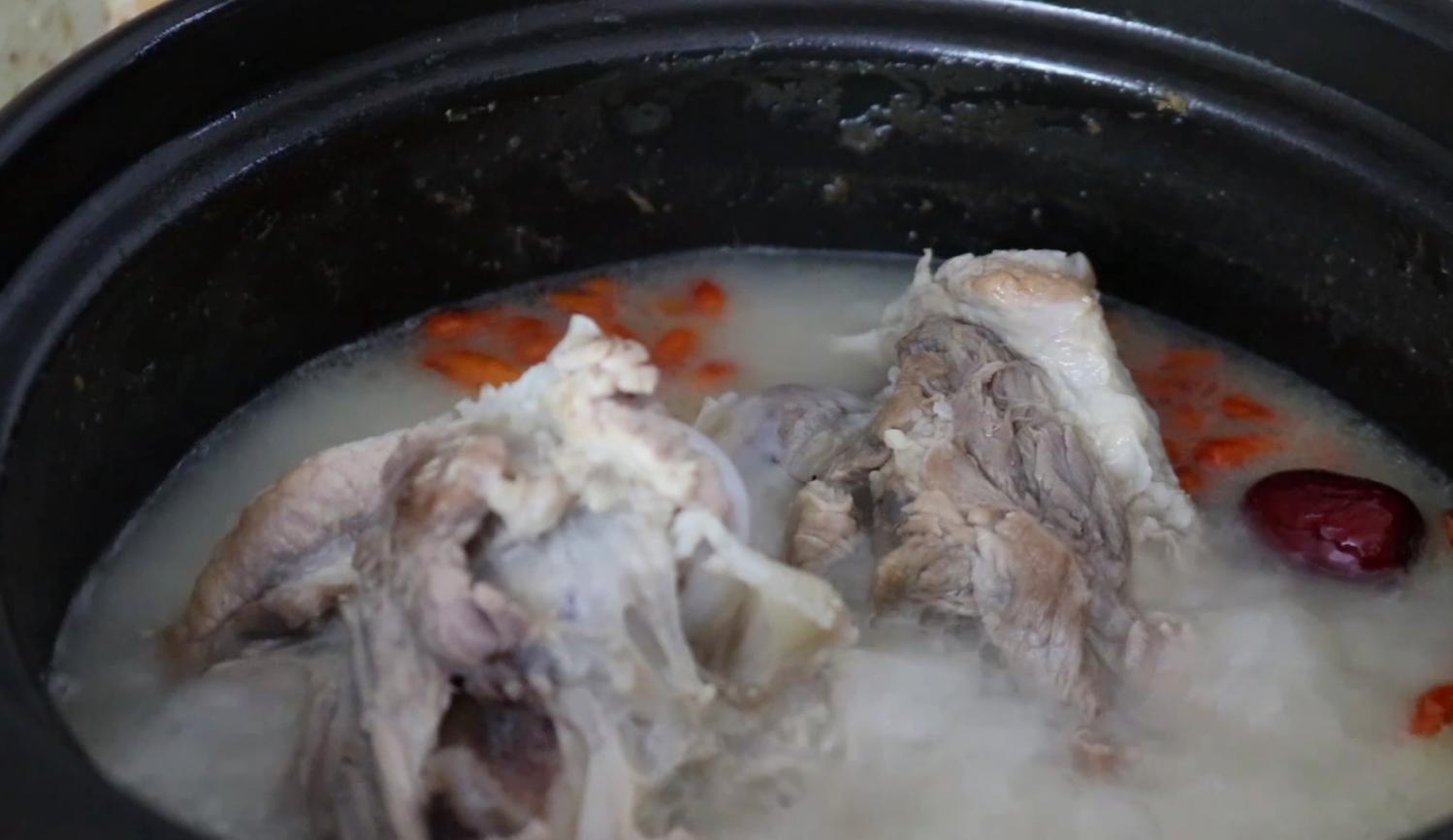 怎么样炖大骨头汤才好喝,怎样炖的大骨头汤才好喝