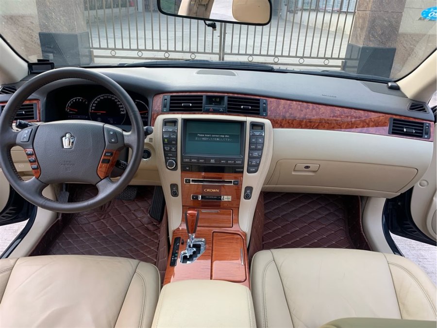 12代丰田皇冠3.0沙龙顶配版,丰田巅峰