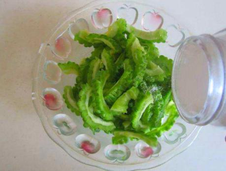 凉拌苦瓜为什么要煮过,凉拌苦瓜还是很苦怎么办