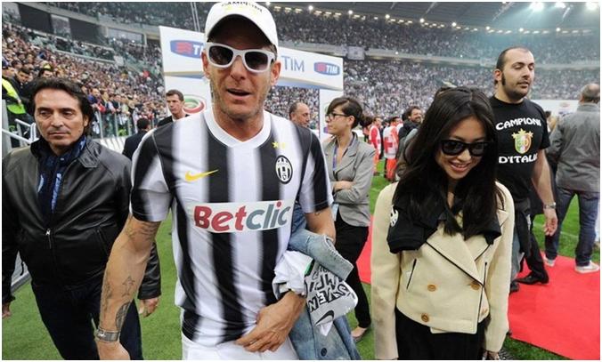 甩顶级富二代，爷爷是少将父亲是富豪，真实的朱珠比赵姬传奇多了