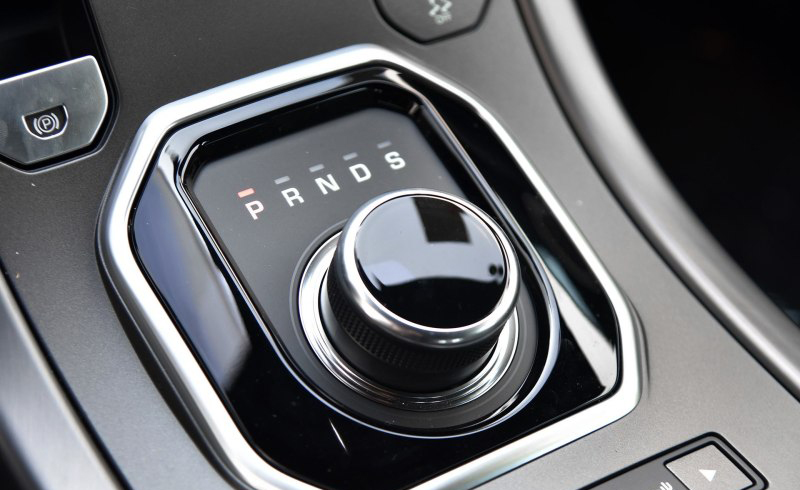 路虎发现极光2022新款落地价,路虎顶配揽胜落地价2021