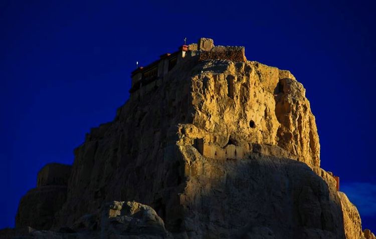 阿里大北线之穿行 (走过大北线的阿里巴巴)