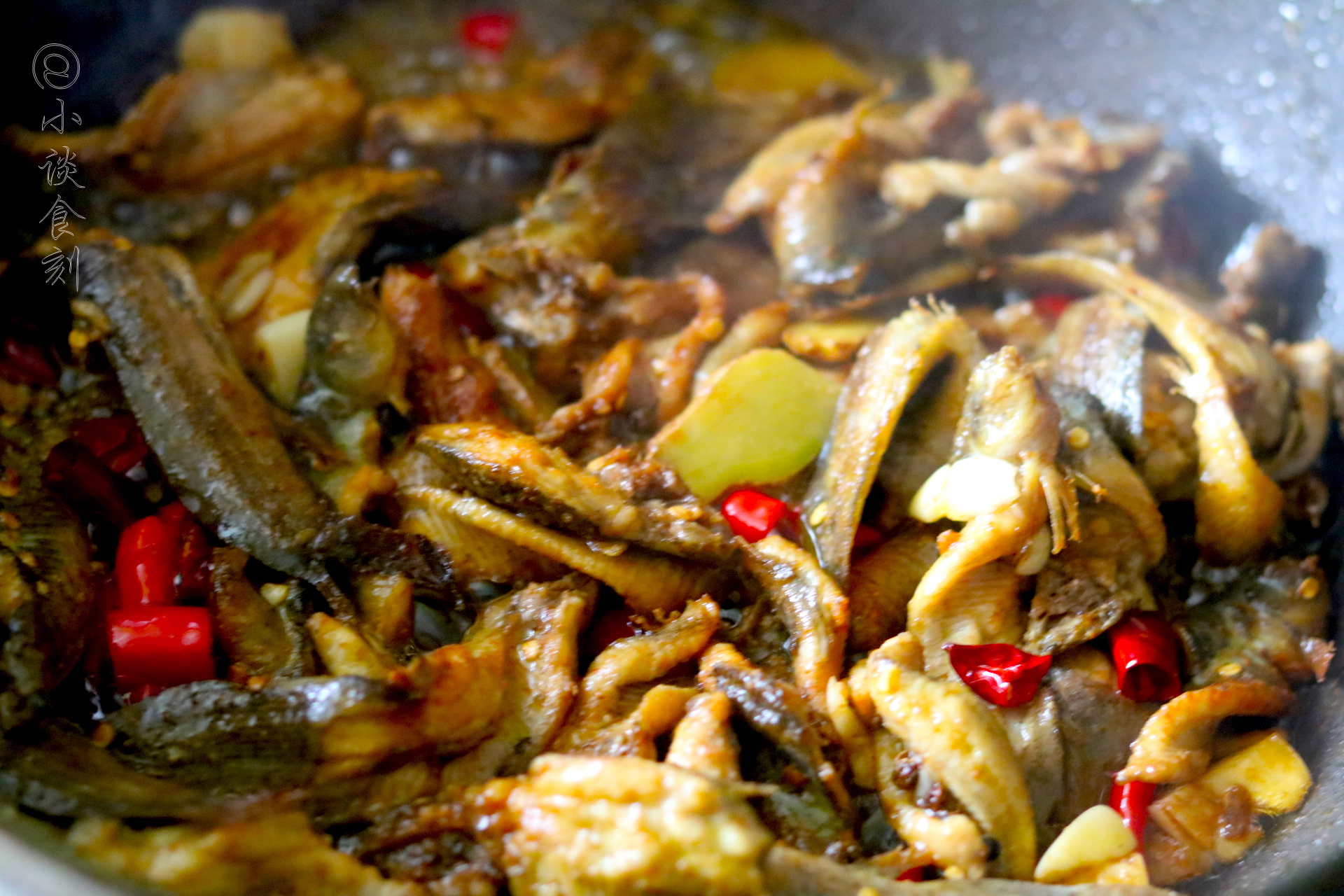 泥鳅不去内脏怎么洗最干净,泥鳅怎么处理干净没有土