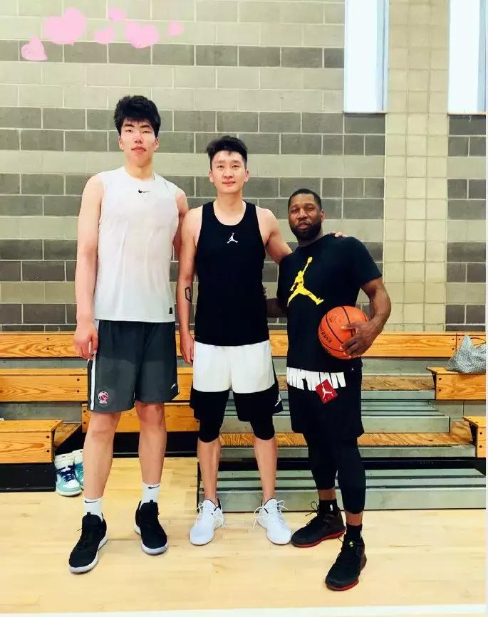 和詹韦2.0做队友，这个身高2米20的中国U16小巨人了解下！