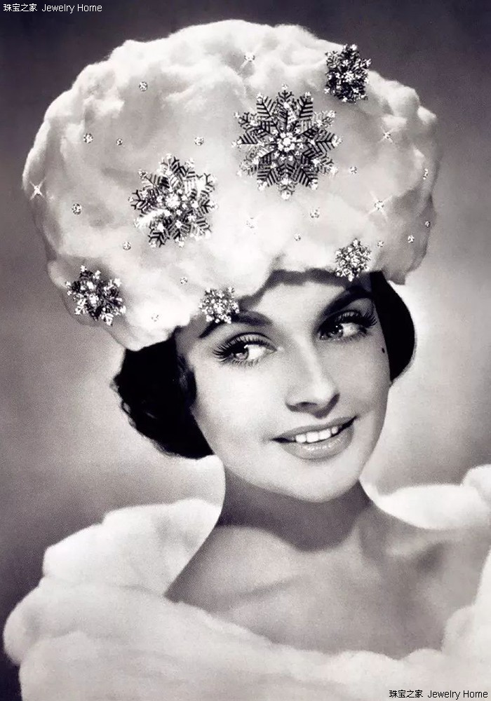 一大一小的胸针的正确戴法,一枚胸针穿出高级感