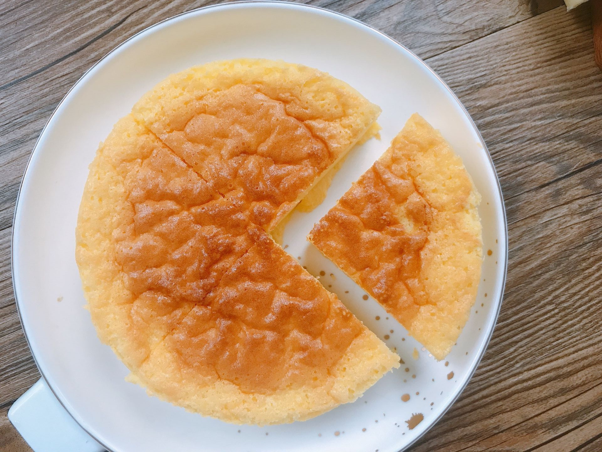 巴斯克芝士蛋糕加热吃还是冷藏吃,自制无烤箱的芝士蛋糕好吃到爆