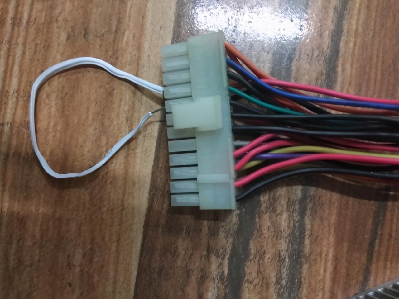 电脑屏幕不亮一般有几个原因,计算机不亮怎么回事