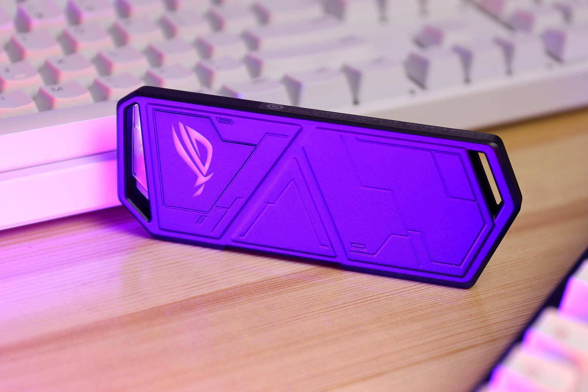 既要高速也要炫酷，ROGSTRIXARION固态硬盘盒评测