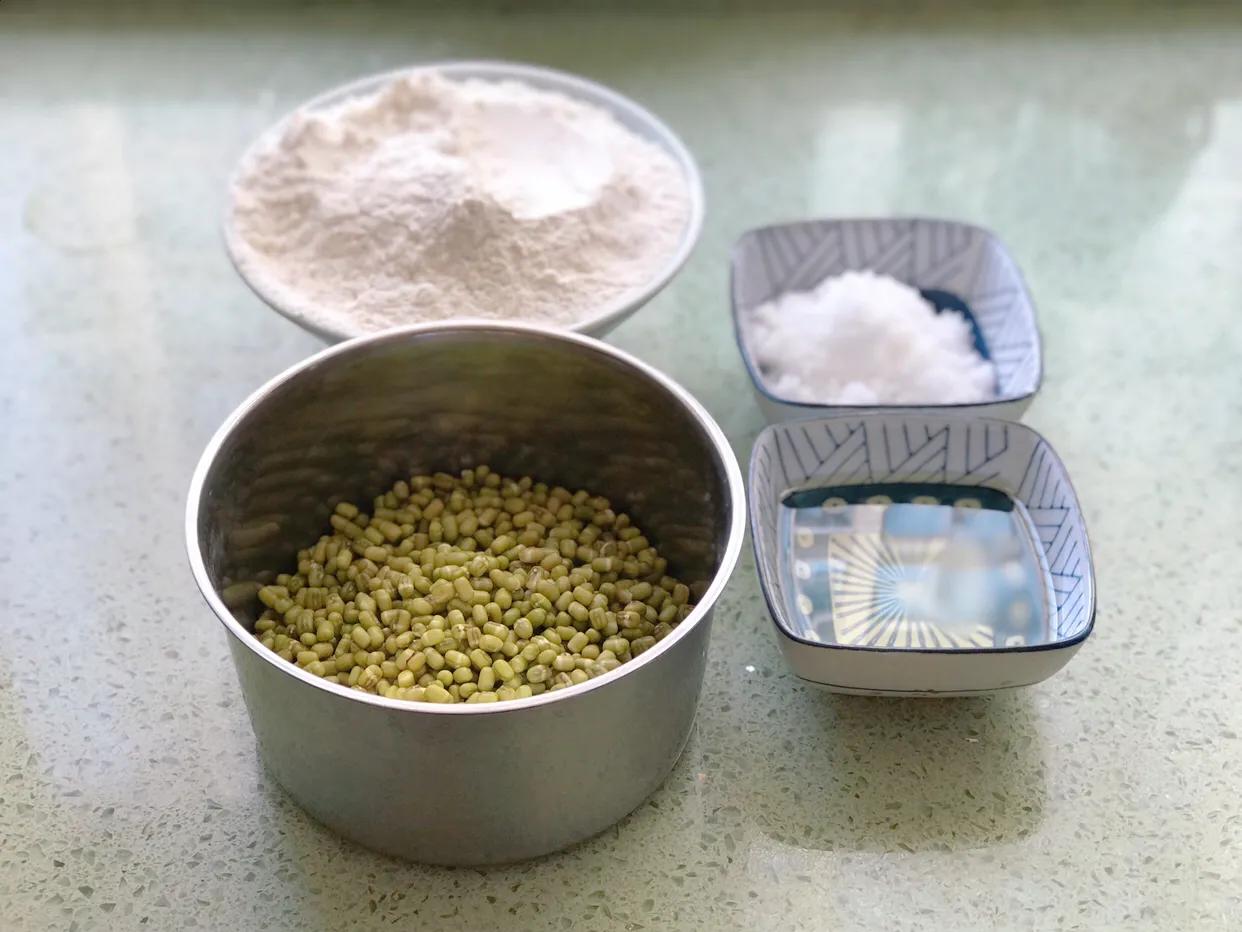 绿豆卷饼怎么做又软又好吃,绿豆红豆饼的制作方法视频