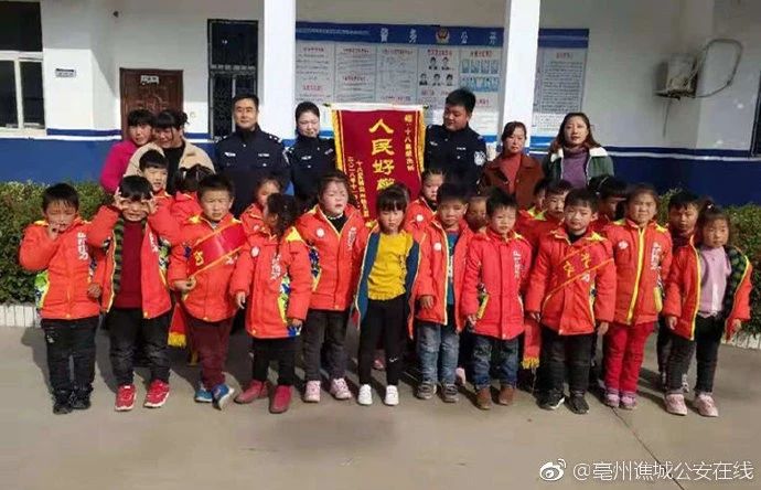 「今日小宝故事」小萌娃走进派出所，感恩警察蜀黍的付出