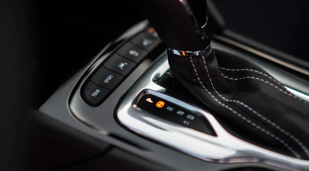 君威gs适合入手吗,小白买车速腾和君威建议买哪个