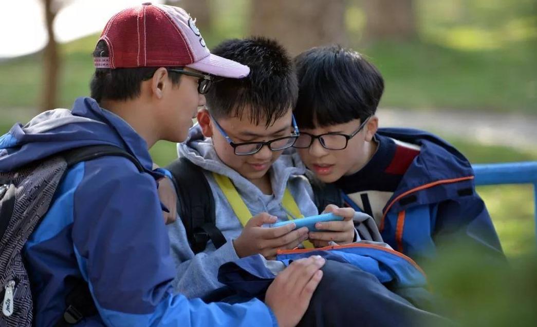 孩子*拍偷**妈妈闺房照给同学看:关于孩子性教育,不能等